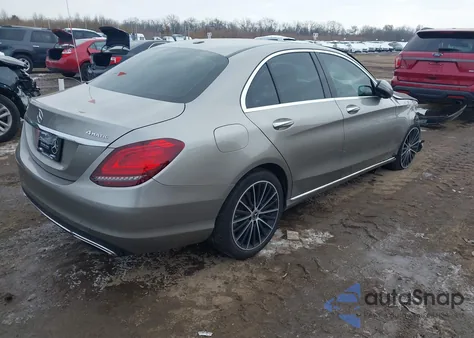2019 Mercedes-Benz C 300 4Matic z USA, uszkodzony, nr VIN 55SWF8EB0KU283732